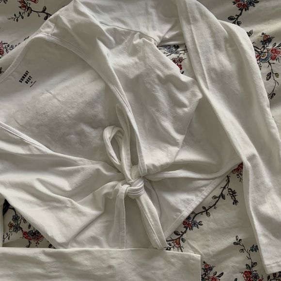 White tie up crop top - Picture 1 of 2